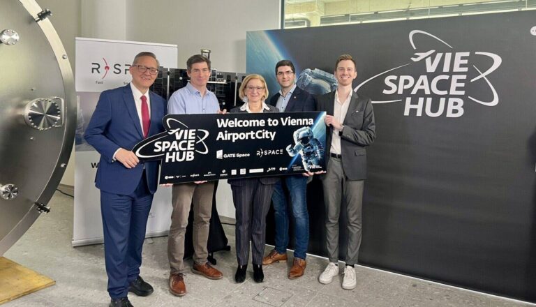 Günther Ofner, Board Member of Flughafen Wien AG, Carsten Scharlemann, Governor Johanna Mikl-Leitner, Alexander Reissner and Martin Novak. Photo: Anna Kindlmann